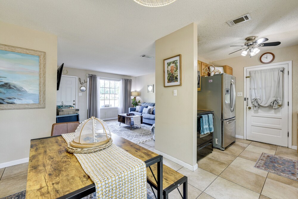 2 Mi to Beach, Near Airport: Heart of Fort Walton