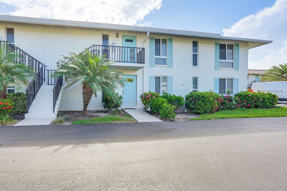 Golf Retreat w/ Pool Access: 3 Mi to Dtwn Naples