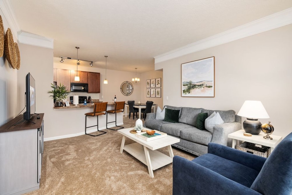 Ground Floor 2BR w Lux Amenities At Albany Glen