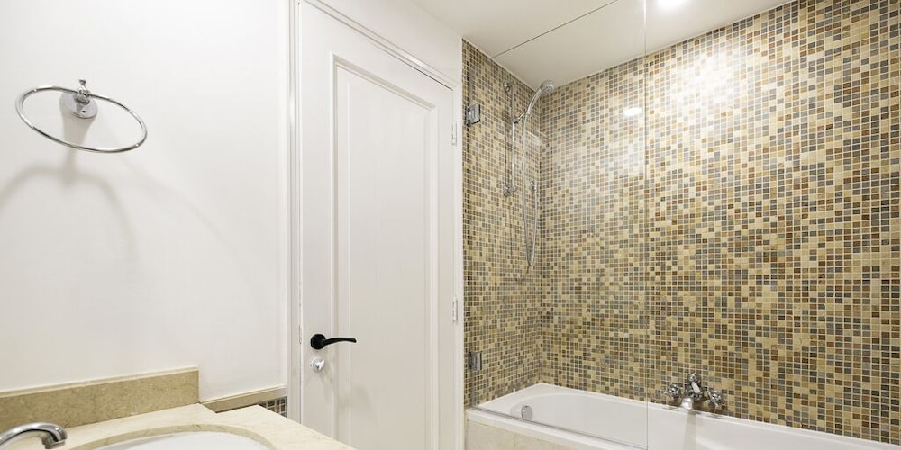 LUX  Modern Residence across Dubai Mall