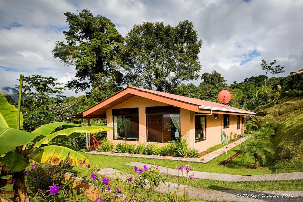 Encantada Guest House: Spectacular View & Excellent Reviews