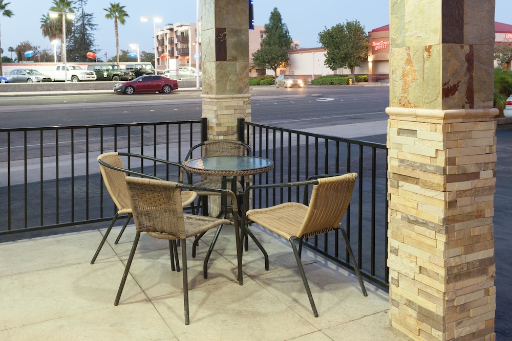 Travelodge by Wyndham El Cajon - Property Image 9