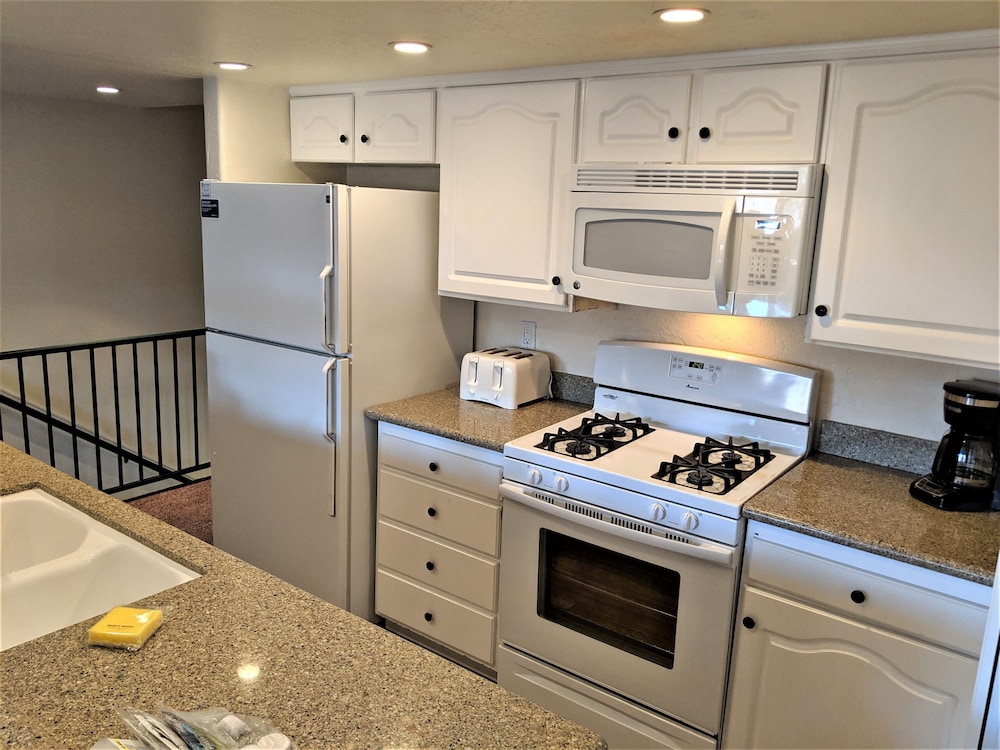 Snow Summit Townhouse Rentals & Sales