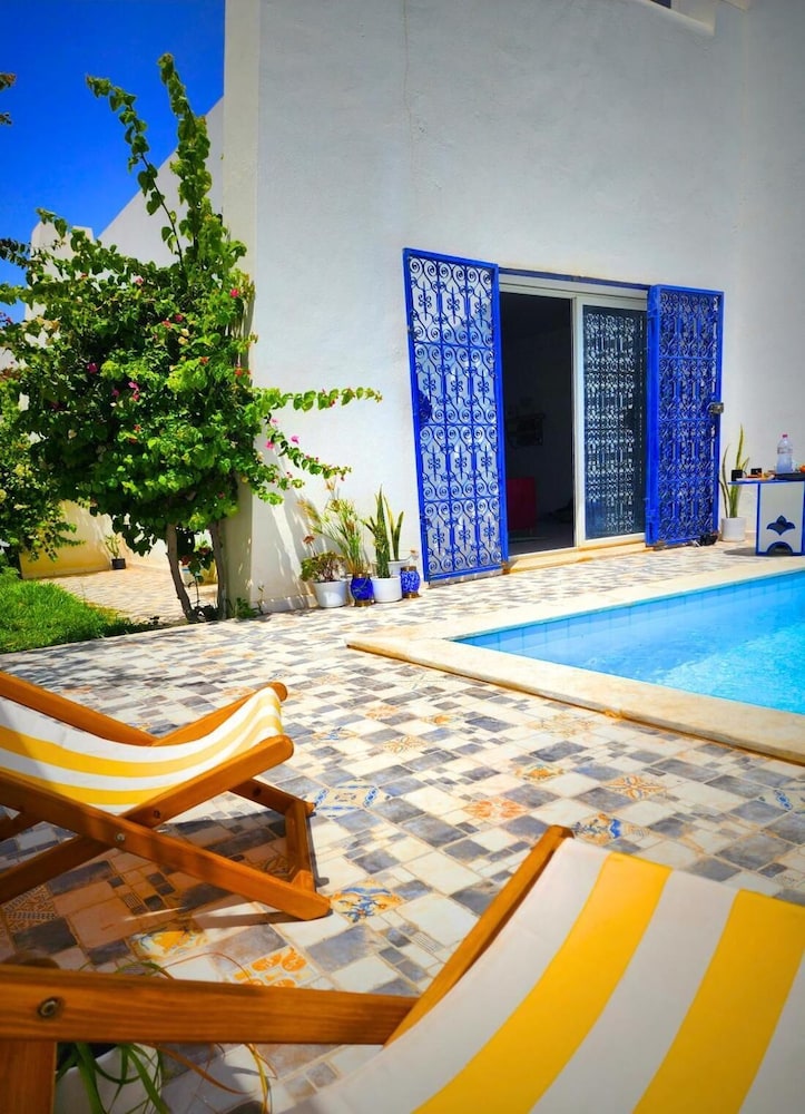 Charming Villa in Midoun, Tunisia With Private Entrance and Stunning Garden View