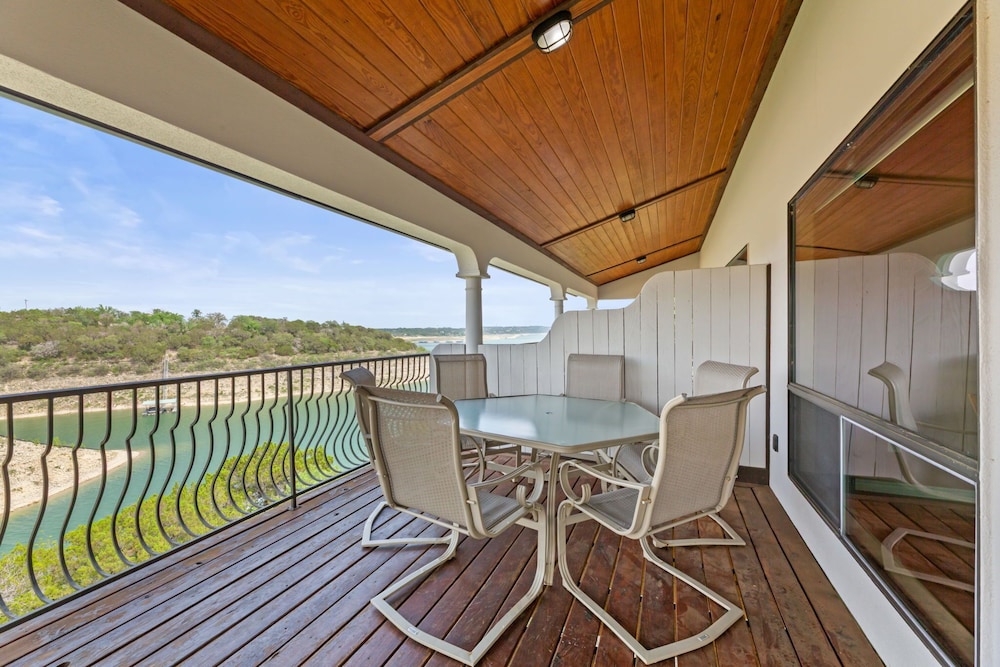 Chardonnay Haus - Unit C