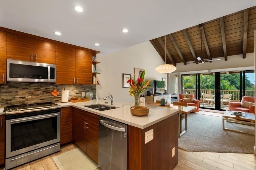 Maui Kamaole, #c-203 2 Bedroom Condo