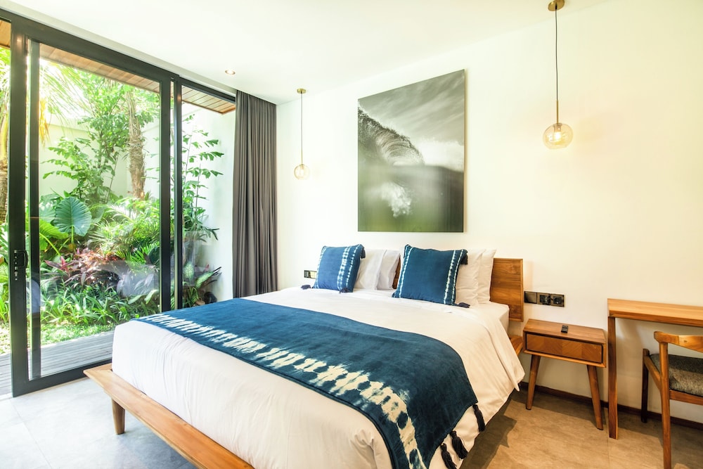 Seaside Escape: 4BR Villa, 190m to Canggu Beach