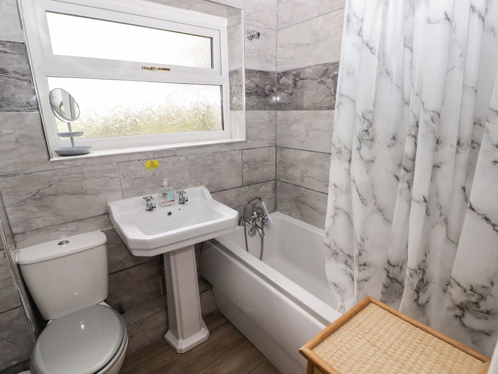 13 Gower Holiday Village