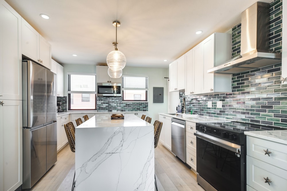 Condo at Upham Beach Park w/ Heated Pool Access!