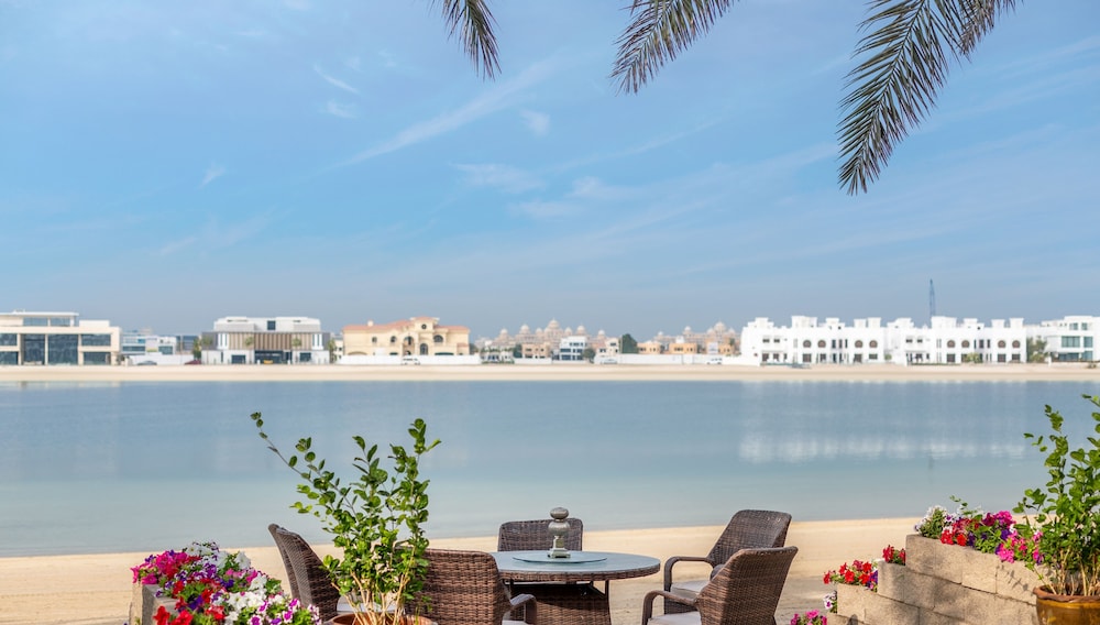 Manzil - Signature 6BR Pool Villa in Palm Jumeirah