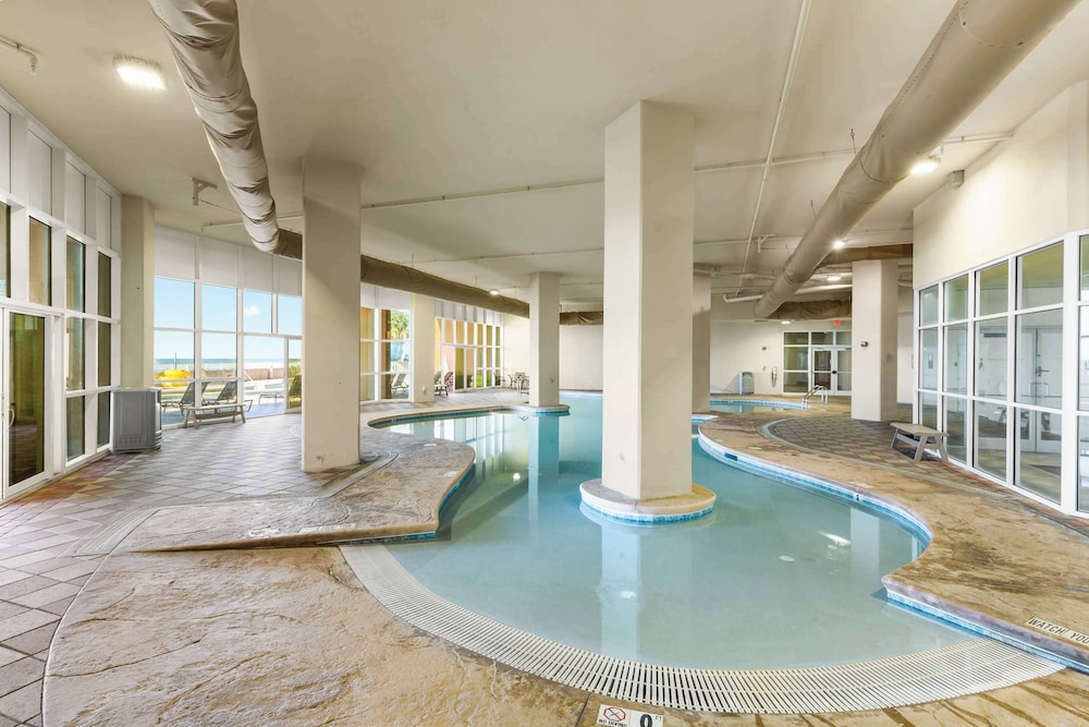 Beachfront 3-bedroom Condo on 15th Floor Balcony, Lazy River, Jacuzzis
