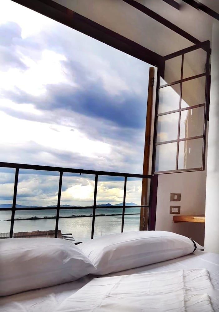 Marina 4Rooms view 5