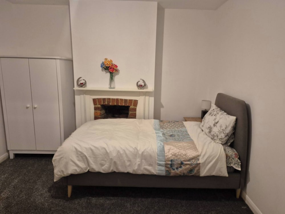 Room-private Room, Closer to Train Stati