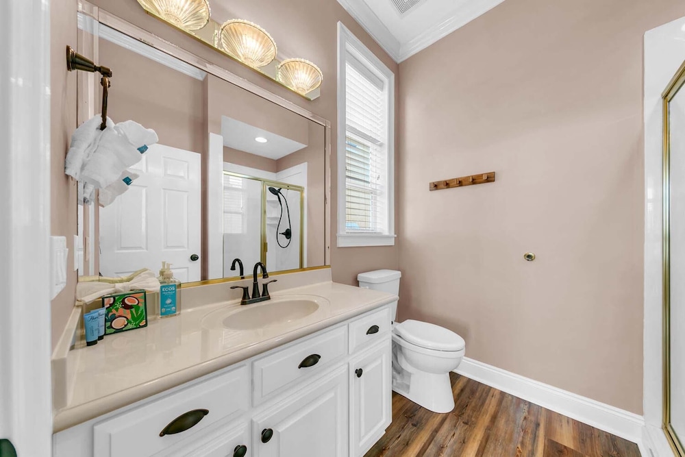 Turquoise Tail