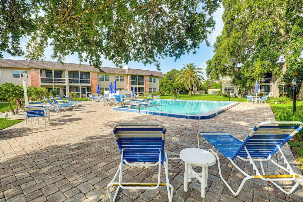 < 1/2 Mi to Coast: New Smyrna Beach Getaway
