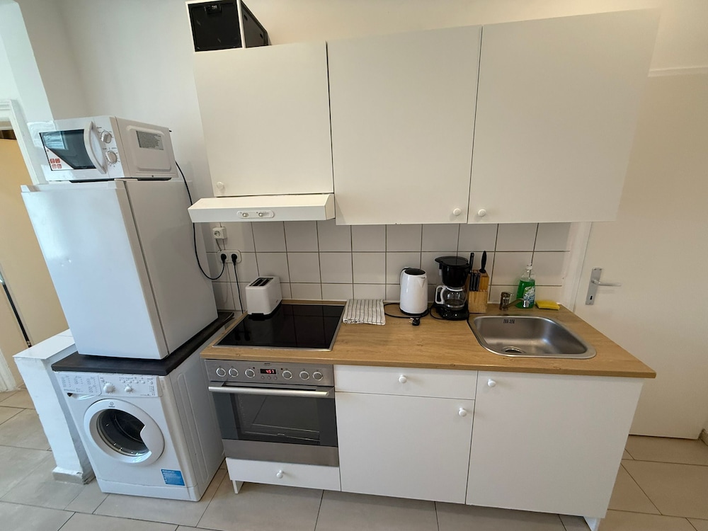 Affordable 2BR Apt Superb Location