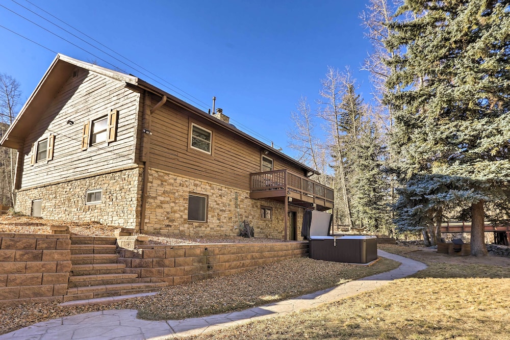 Creekside Cabin: Easy Access to I-70 & Slopes! view 2