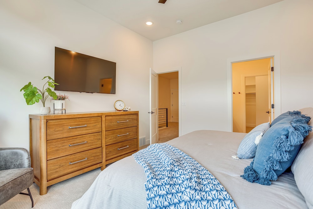Hike & Ski: Townhome 8 Mi to Dtwn Ogden!