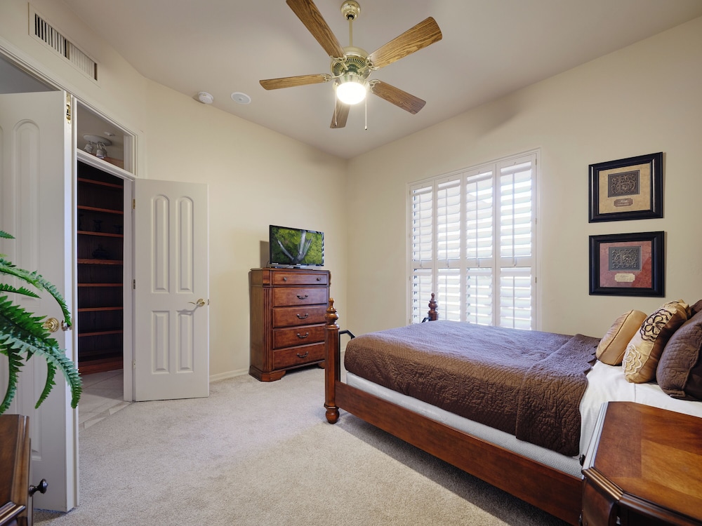 Valley View Villa - Private Pool - Hidden Bedroom