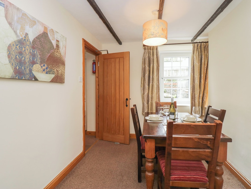 Riverside Cottage No 5
