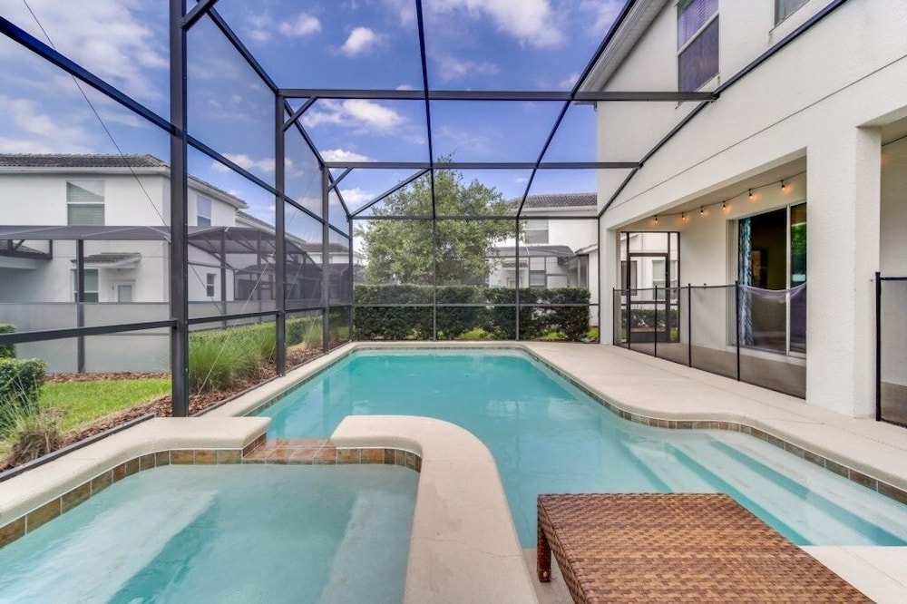 4710kings 6 Bedroom Villa by RedAwning