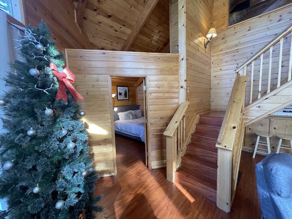 Discover Serenity Cozy Cabin With Mountain Views