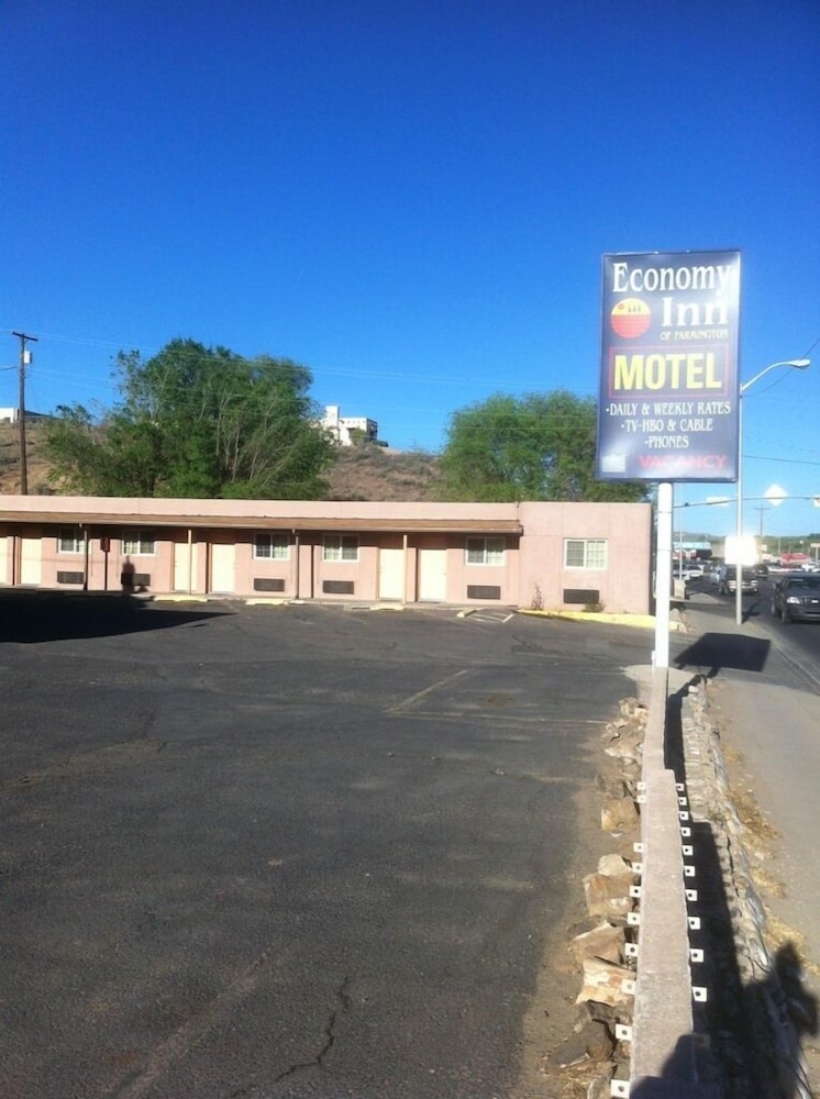 Farmington Vacations - Economy Inn - Property Image 3