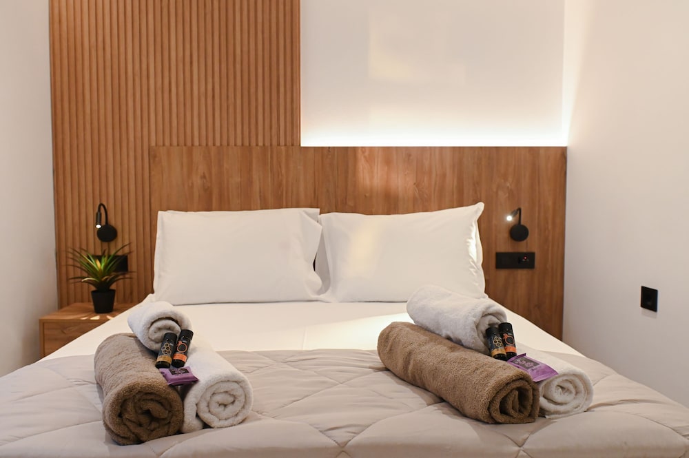 MGK Luxury Suites With a Private Pool Ligaria