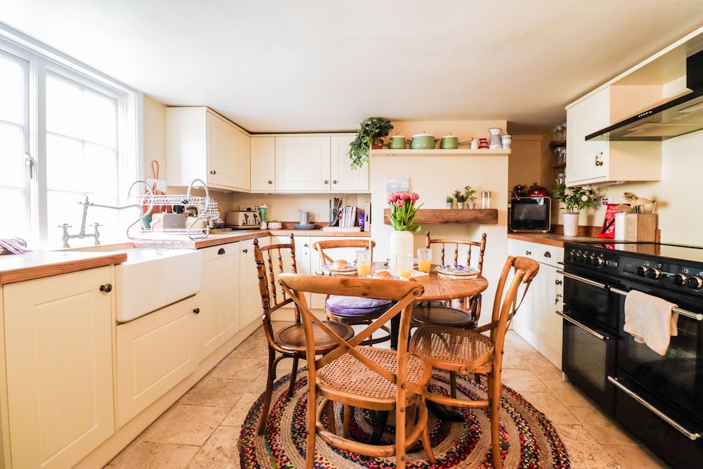 Charming Period Cottage With Free Wifi