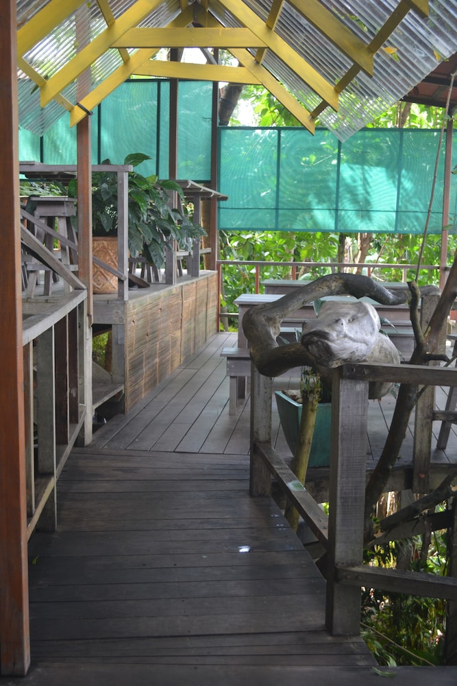 The Lookout Inn Lodge