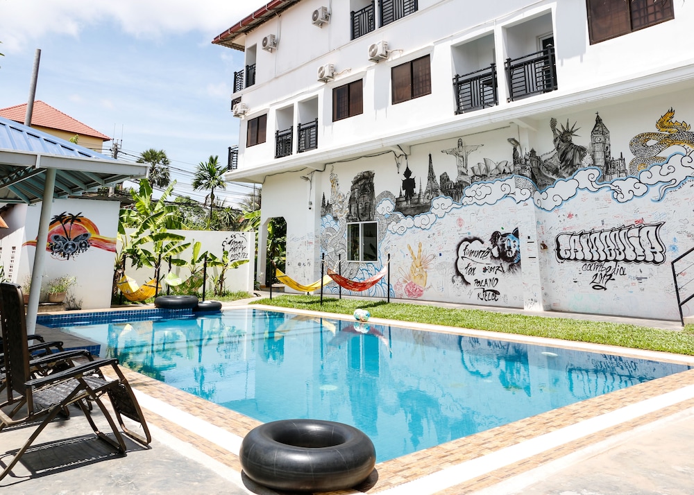 Pool Party Hostel
