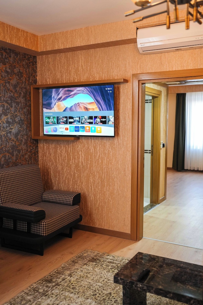 MONTELLA HOTEL