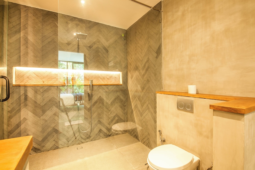 Seaside Escape: 4BR Villa, 190m to Canggu Beach