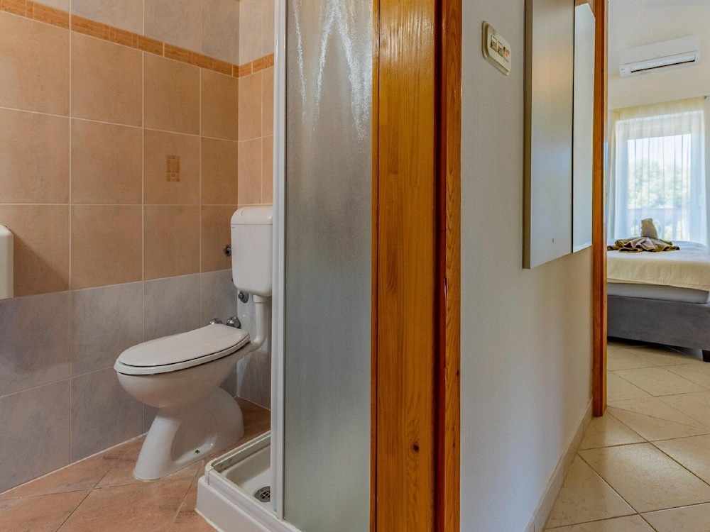 Delicate Apartment in Banjole near Beach Centinera view 4