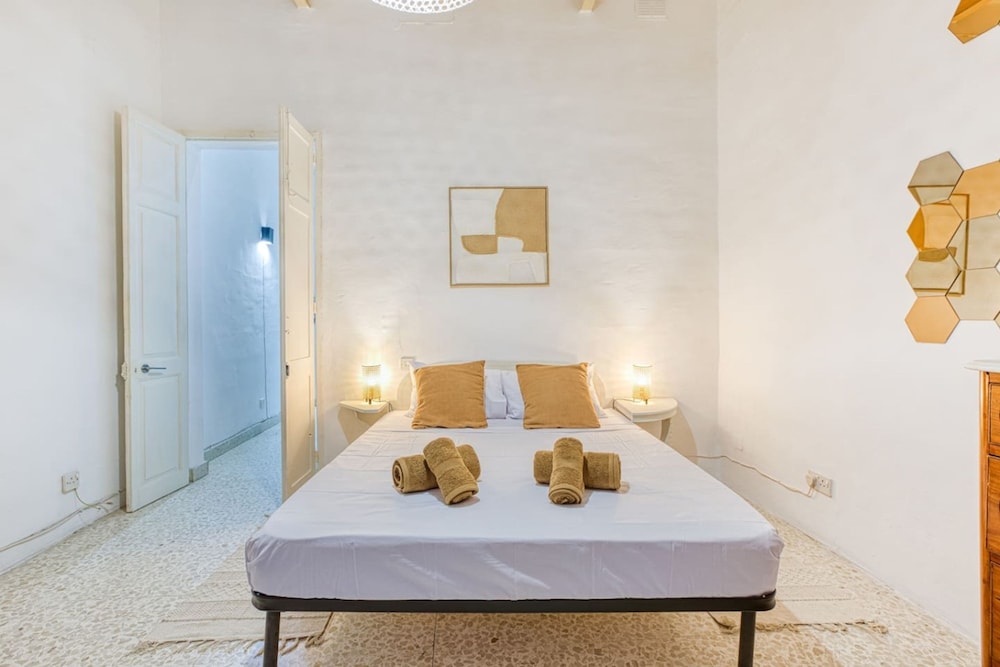 Lilly the Traditional Maltese Townhouse in Sliema