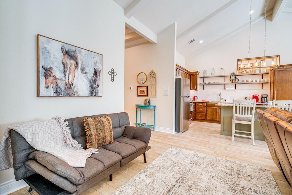 Idyllic Lago Vista Home < 1 Mi to Lake Travis! - Property Image 18