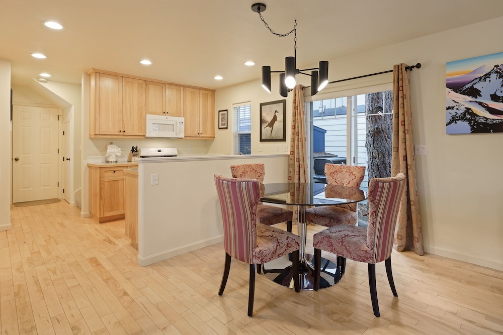 Meet Me On Milwaukee 30 Day Minimum 2 Bedroom Home