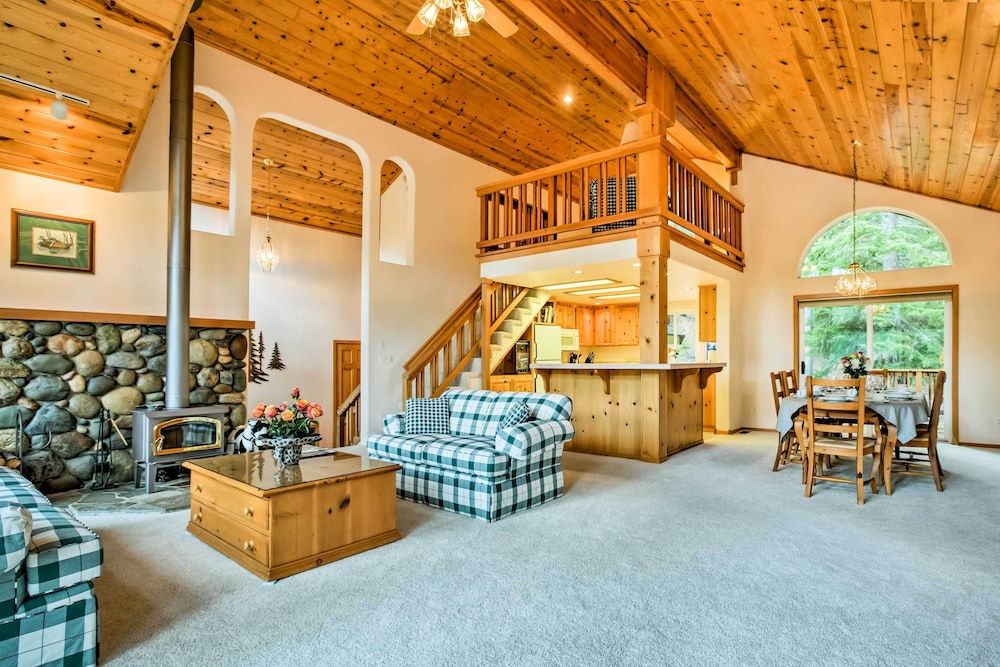 Lake Tahoe Vacations - Tahoe Donner Cabin: Deck, Trail Access, EV Charger - Property Image 20
