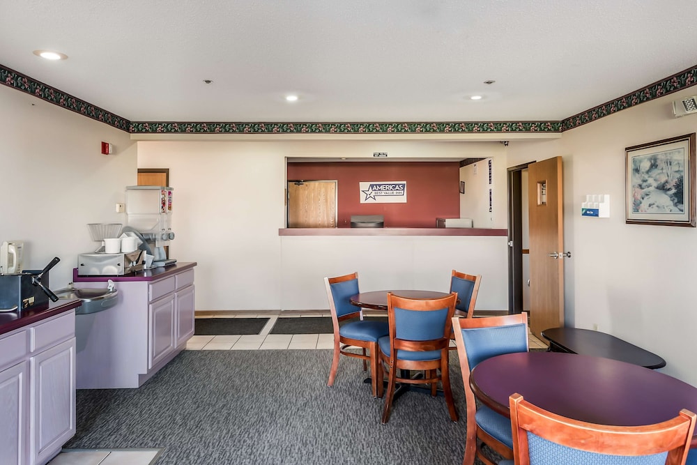 Americas Best Value Inn Wenona view 4