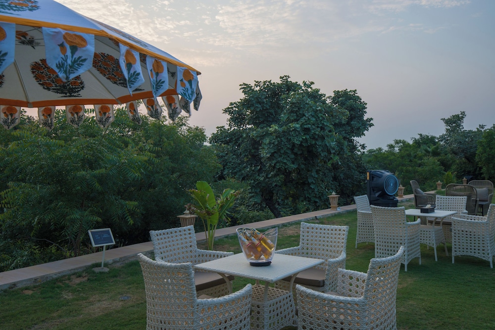 ELIVAAS 5-BHK with Luxe Mudhouses, Tents, Pond & Pvt Pool | Kaimalgarh Farmstay
