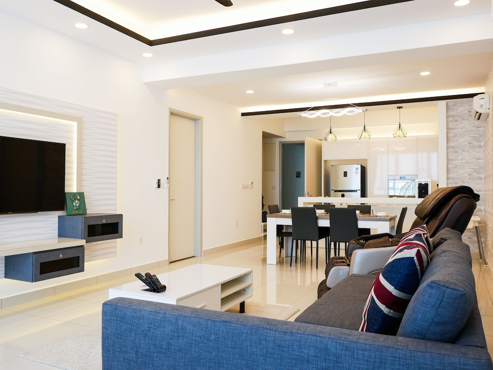 May Full Seaview Luxury Suite photo 4