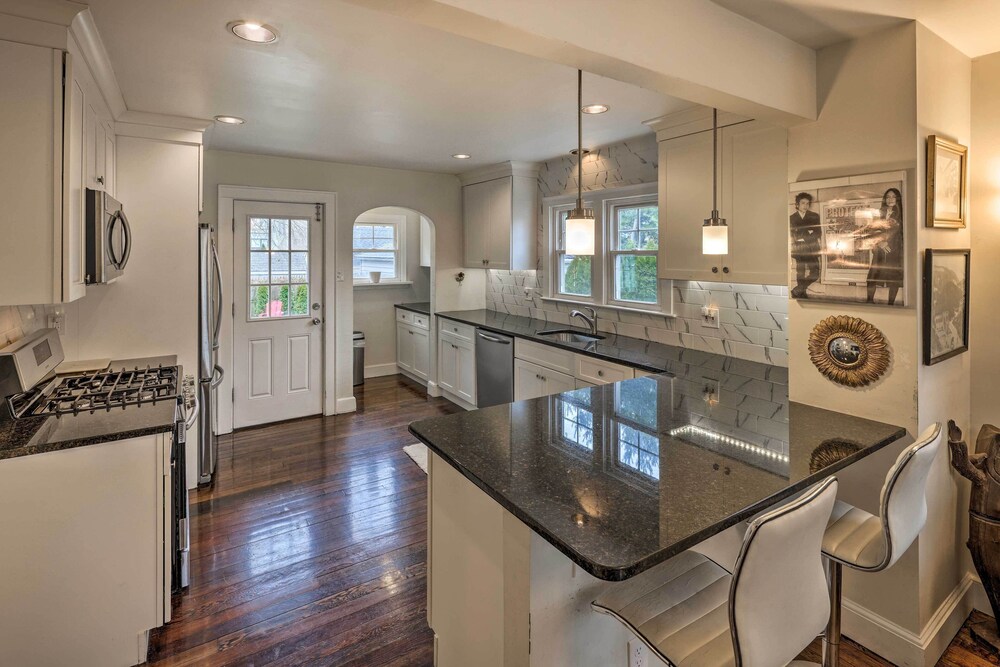 Bridgeport Vacations - Bridgeport Vacation Rental - Walk to Beach! - Property Image 16