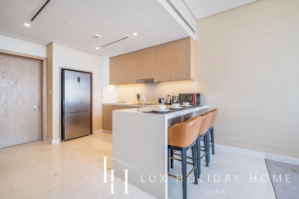 LUX Iconic Views at Palm Tower Suite 5