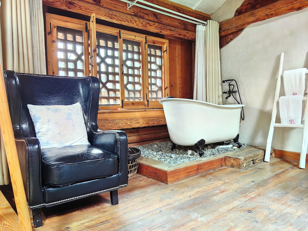Jia Kedi Ancient House Cultural Homestay