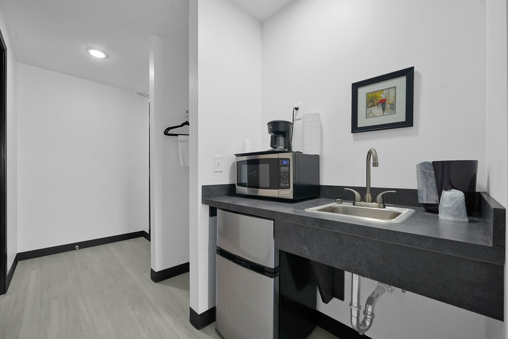 Holmes Suites Inn Columbus Pataskala - I-70 East - Property Image 19