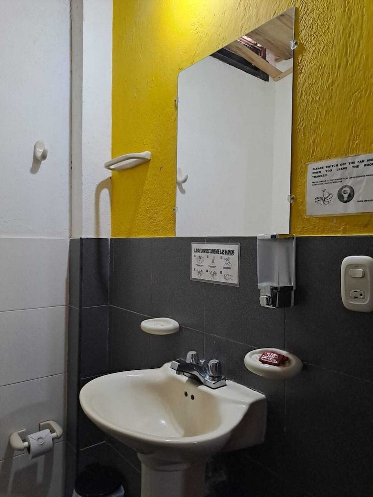 Aluna Hostel B&B
