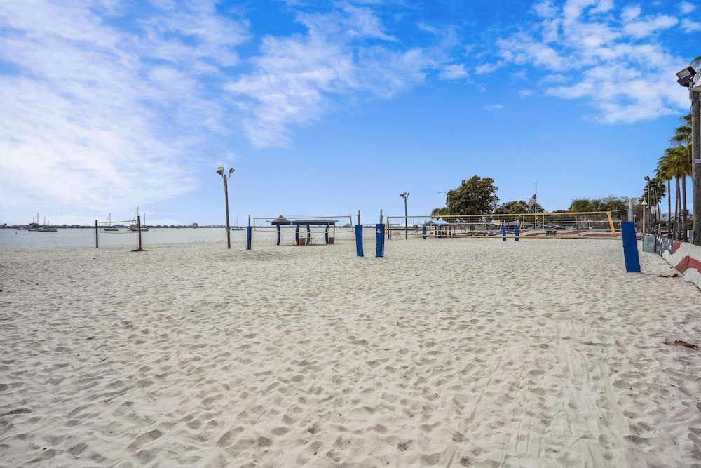 Beach Quarters #8