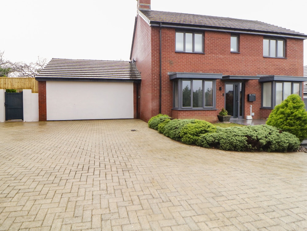 2 White Rock Court