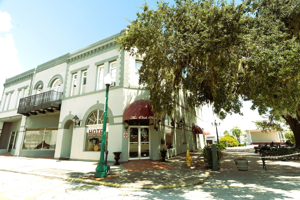Oak Tree Hotel