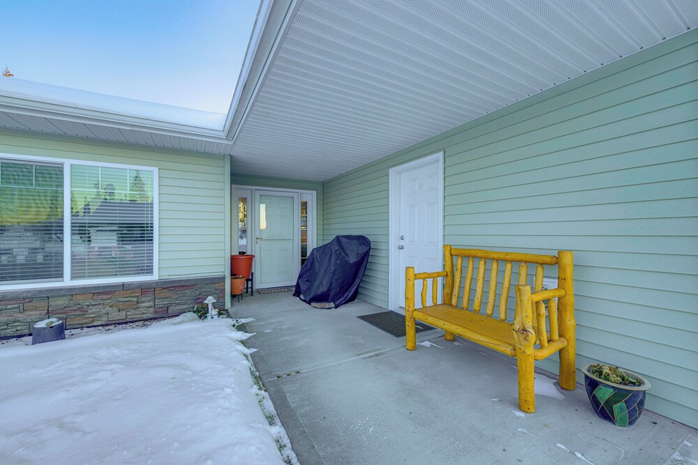 ~ 3 Mi to Ski & Hiking Trails: Soldotna Home